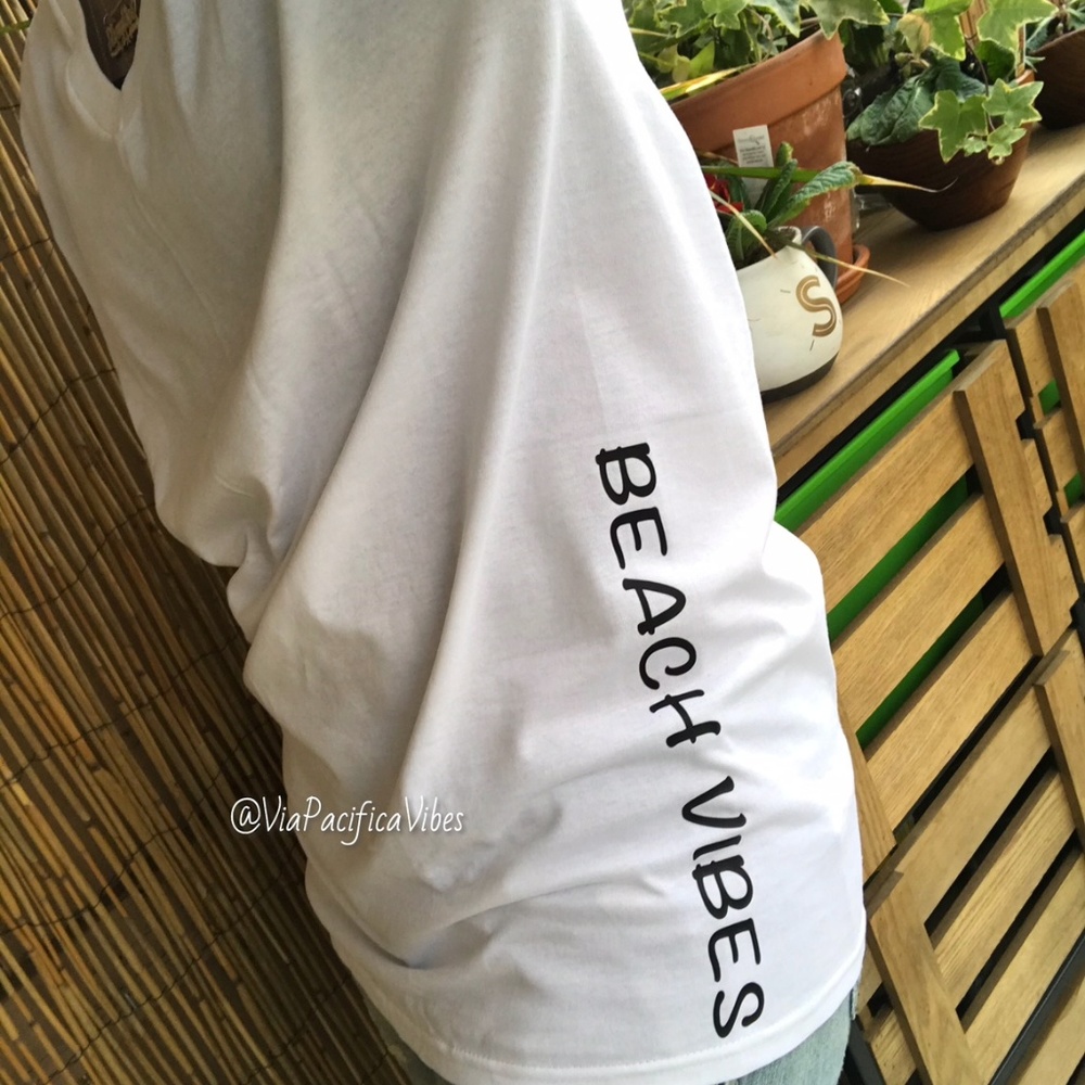 BEACH VIBES - UNDERSTATEMENT STATEMENT TEE